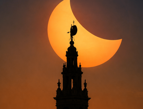 Casi 3.000 personas se reunieron para ver el eclipse en cinco puntos de Sevilla