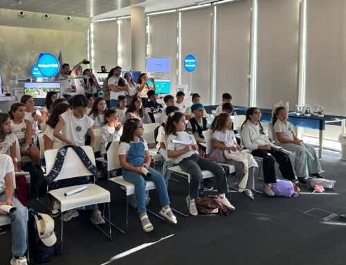 El CEIP San Ignacio del Viar visita Hispasat y se inspira con el astronauta Pedro Duque durante la Semana Mundial del Espacio